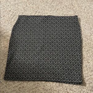 LOFT Monochrome Patterned Pencil Skirt Size Large EUC Gray & Black